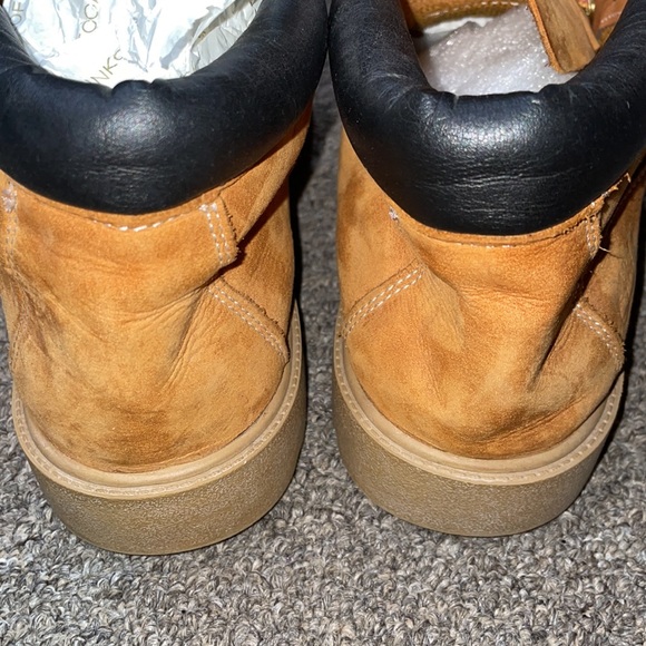 Timberland Boots - Picture 6 of 10